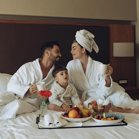 شيراتون بحيرة فندق