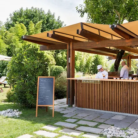 شيراتون بحيرة فندق